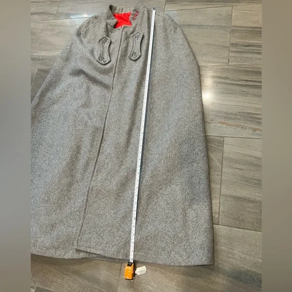 Vintage Mid-Century Grey Wool Nursing Cape with Red RNA Embroidery - Picture 11 of 12